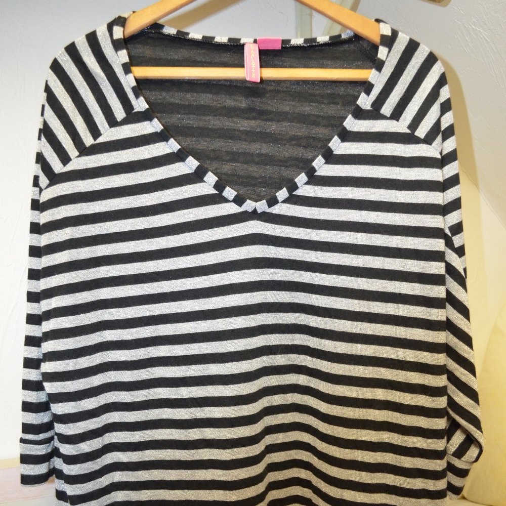 CHARLOTTE TARANTOLA Black/Silver V-Neck Tee, Sz L